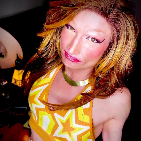 Meet your Posher, Anya - Picture 3 of 3